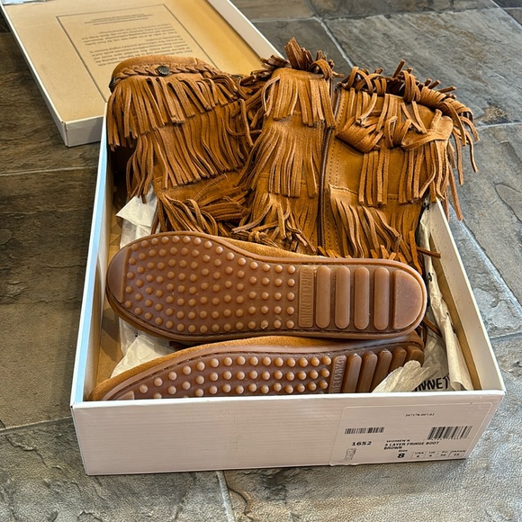Minnetonka 5 layer fringe boots - Picture 5 of 7